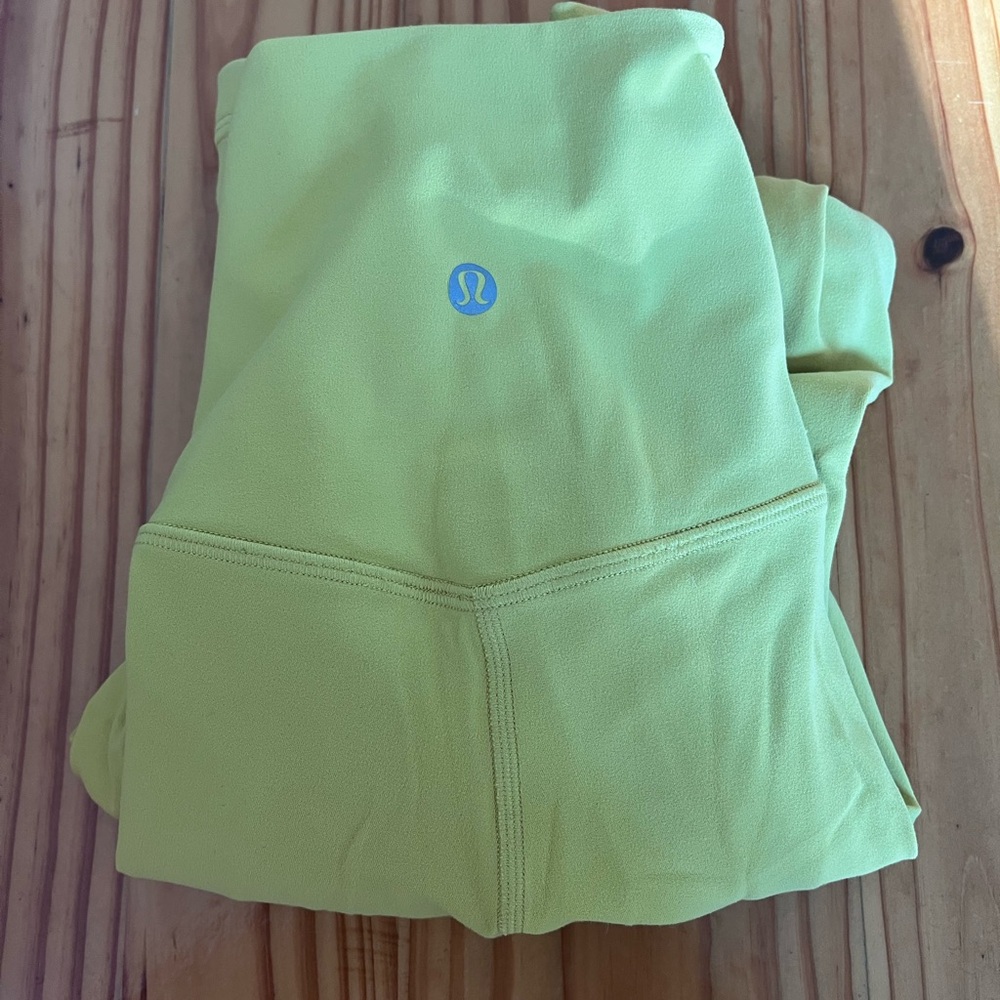 Yellow Lulu leggings !